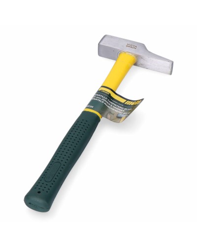 Marteau Mota MC25 : Robuste et précis pour les travaux de construction exigeants.
