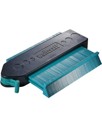 Règle multifonction Wolfcraft avec gabarits interchangeables pour des mesures précises.
