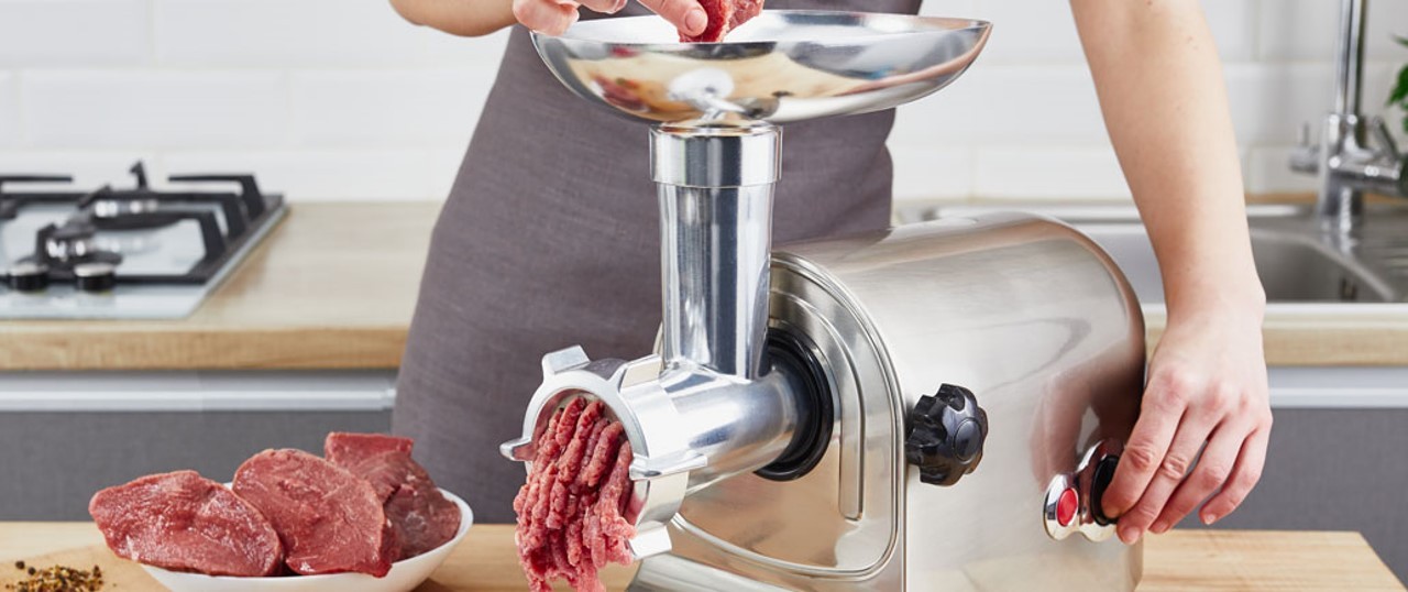 MEAT MINCER AND MINCER